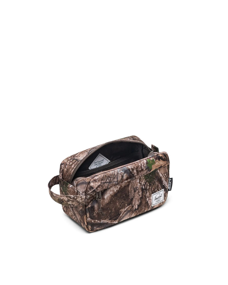 Herschel x RealTree Chapter Travel Kit