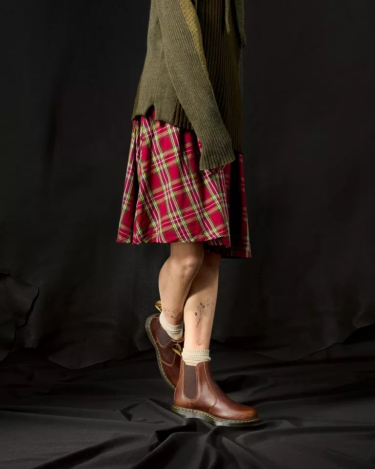 Dr. Martens 2976 Ambassador Leather Chelsea Boots - Cashew