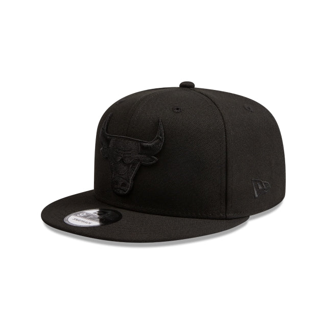 New Era Chicago Bulls Black on Black 9FIFTY Snapback