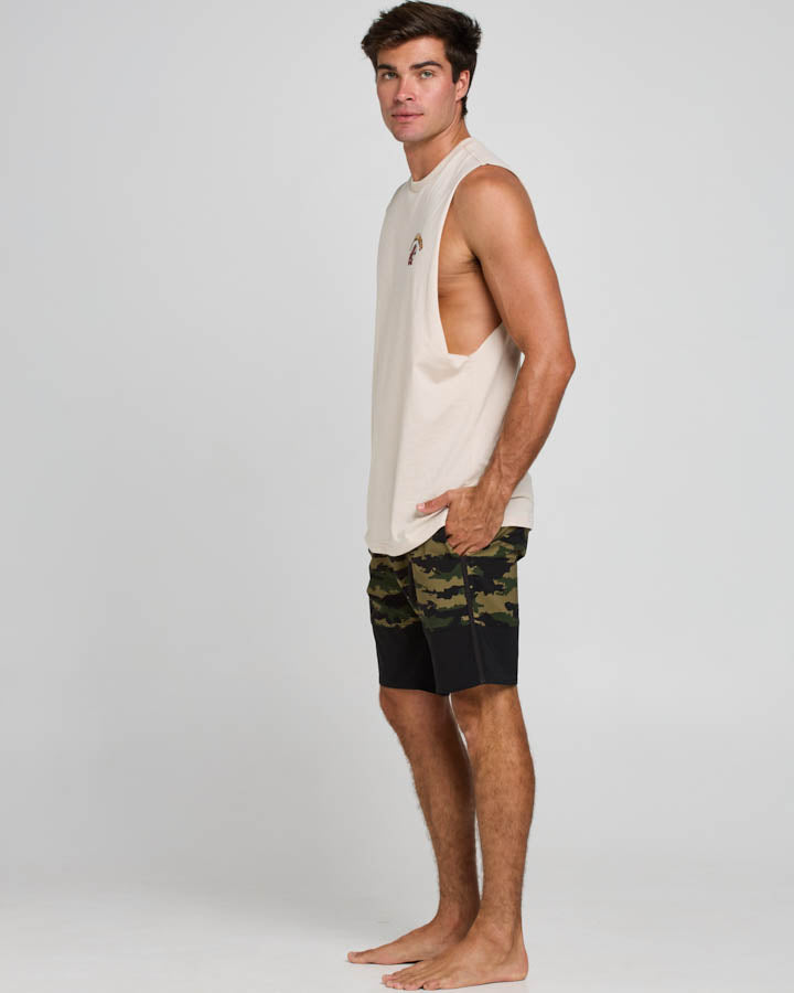 The Mad Hueys Palm Paradise Boardshort 19"