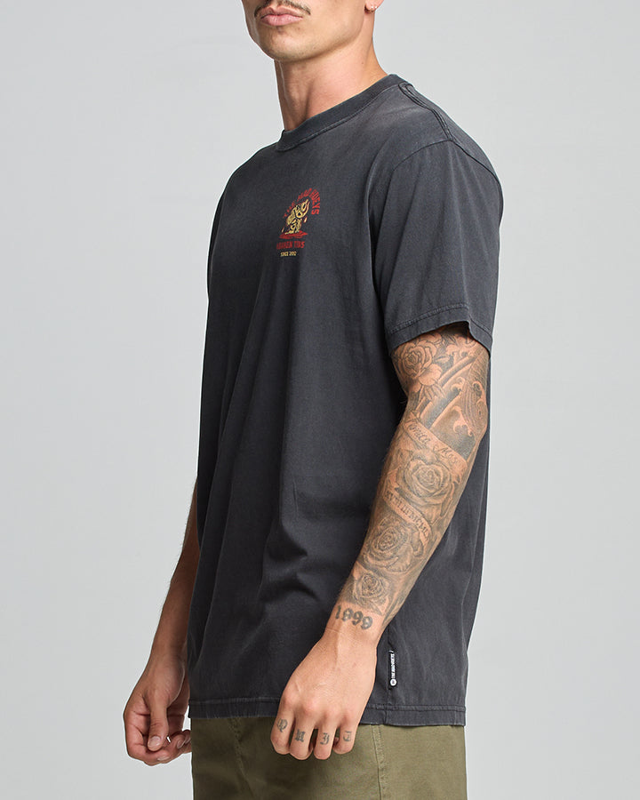 The Mad Hueys KRAKEN TINS | SS TEE