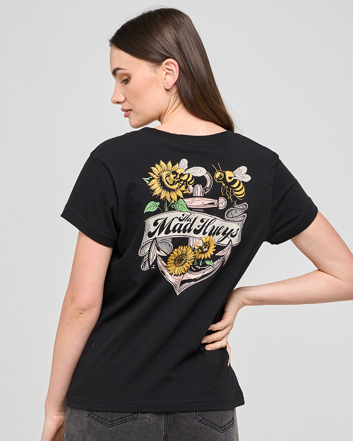 The Mad Hueys BEE ANCHOR | WOMENS V NECK TEE