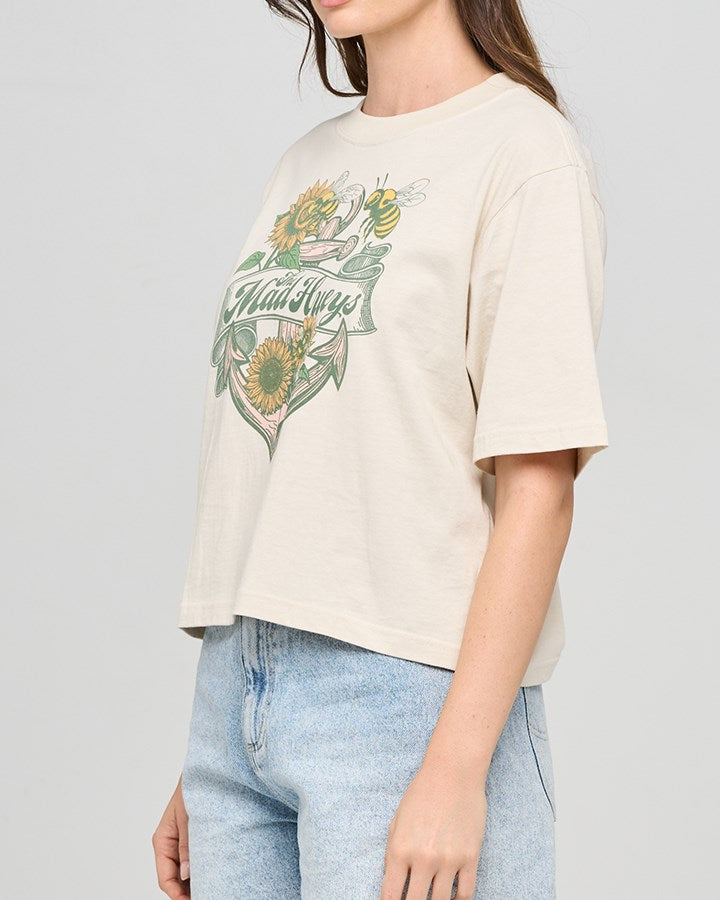 The Mad Hueys BEE ANCHOR | WOMENS BOXY TEE