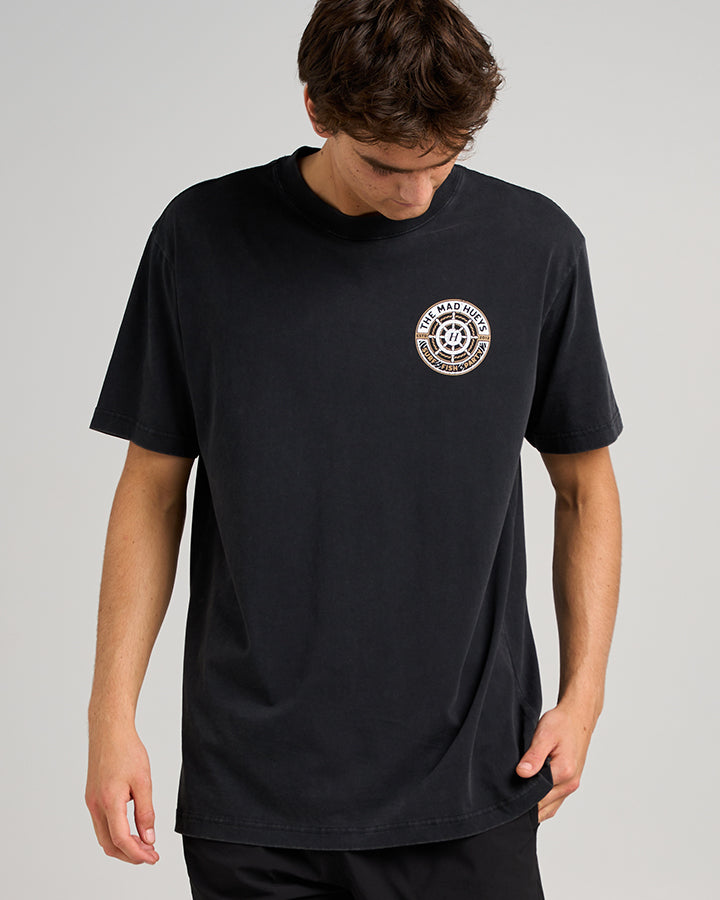 The Mad Hueys HUEYS SHIP WHEEL | SS TEE