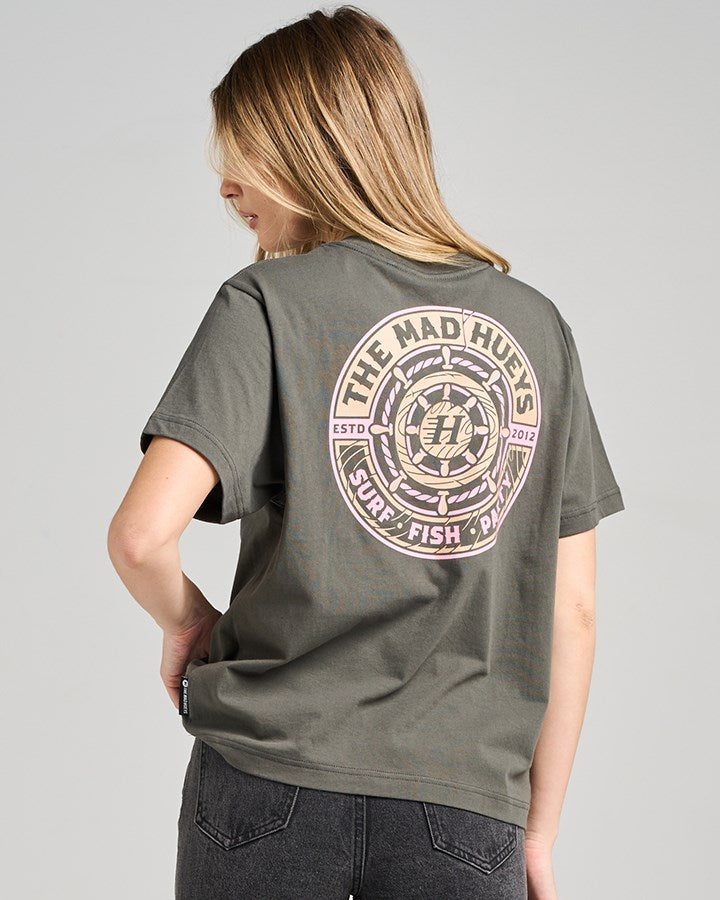 The Mad Hueys HUEYS SHIP WHEEL | WOMENS SS TEE