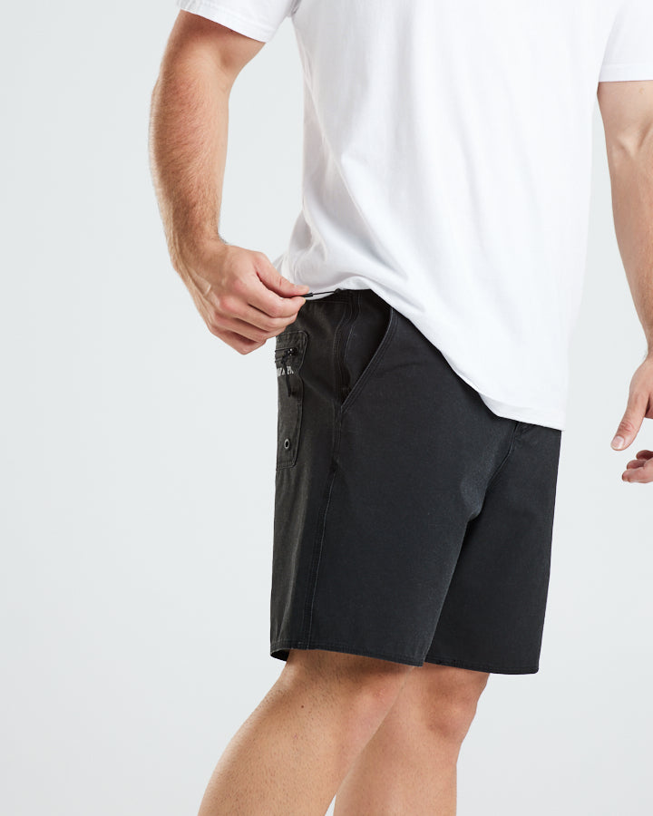 The Mad Hueys Fusion II Hybrid Short 18"