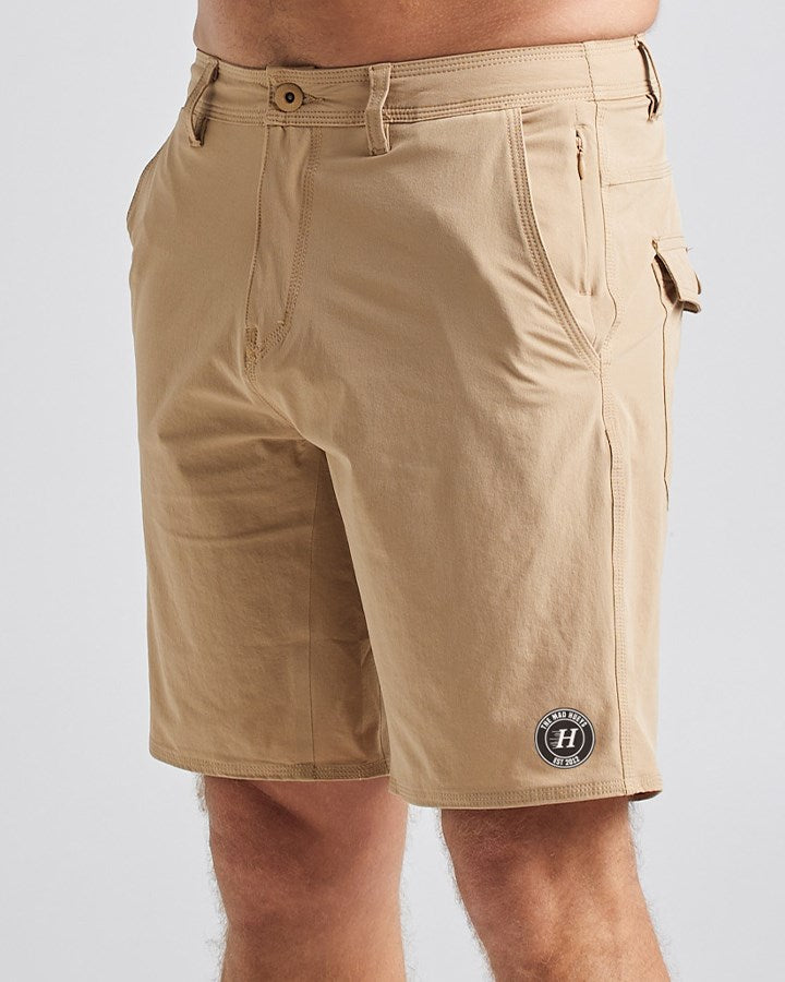 The Mad Hueys Hueys Life Hybrid Short 19"
