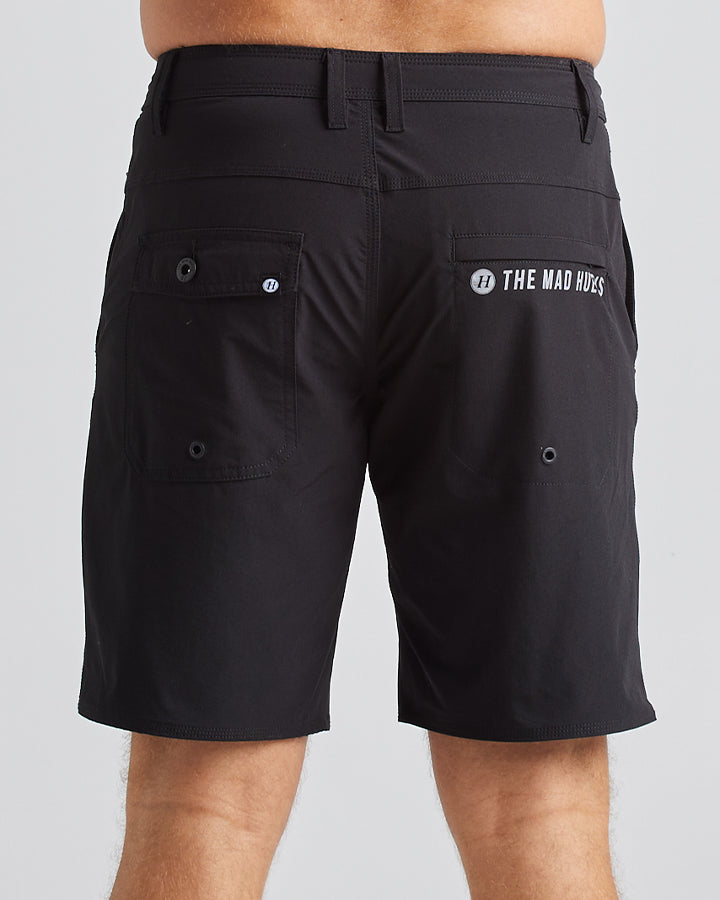 The Mad Hueys Hueys Life Hybrid Short 19"