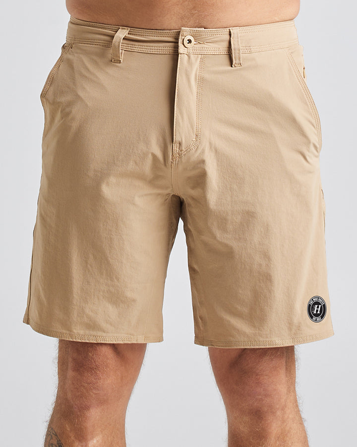 The Mad Hueys Hueys Life Hybrid Short 19"