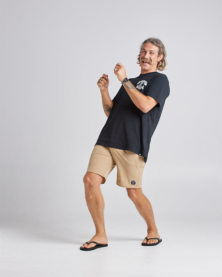 The Mad Hueys Hueys Life Hybrid Short 19"