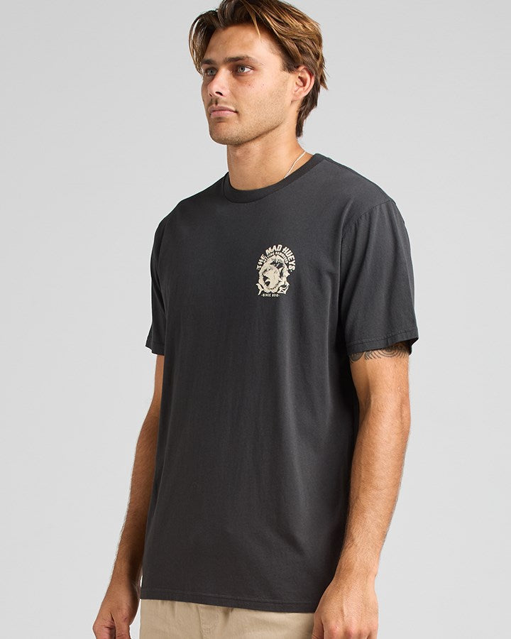 The Mad Hueys GETTING HAMMERED | SS TEE