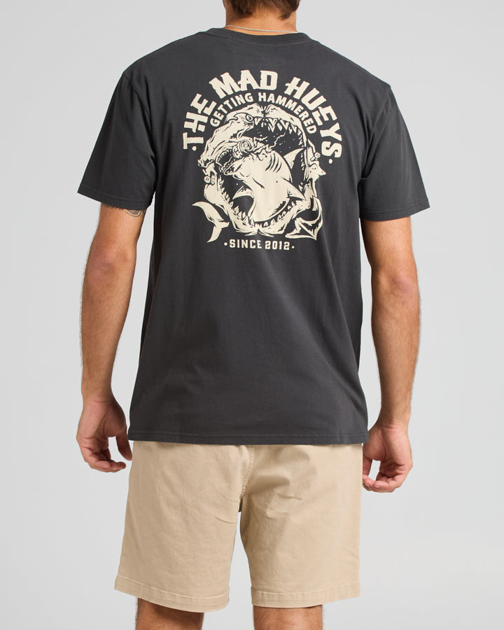 The Mad Hueys GETTING HAMMERED | SS TEE