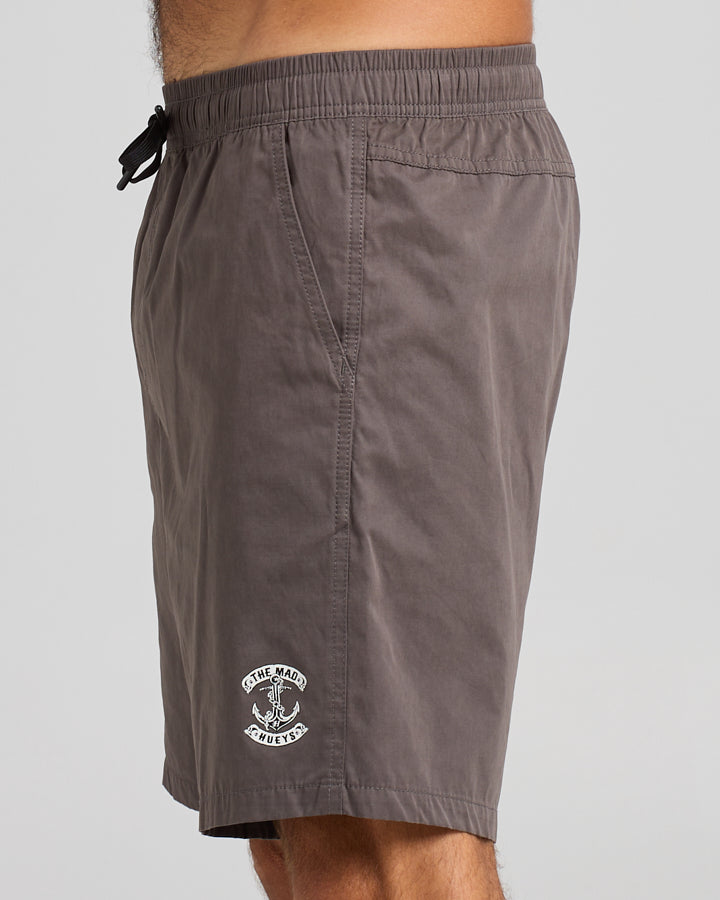 The Mad Hueys SKULL ANCHOR | 18" VOLLEY SHORT