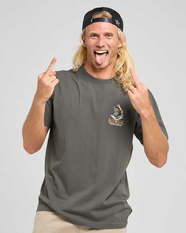 The Mad Hueys CAPTAIN SHIP FACED | SS TEE