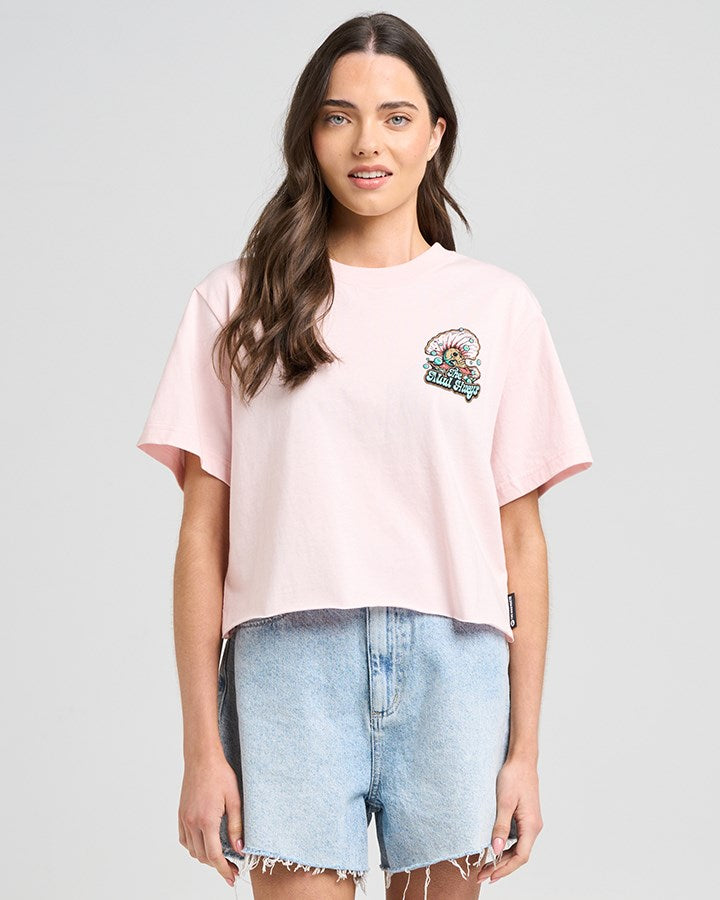The Mad Hueys TAIL UNTOLD | WOMENS CROP SS TEE