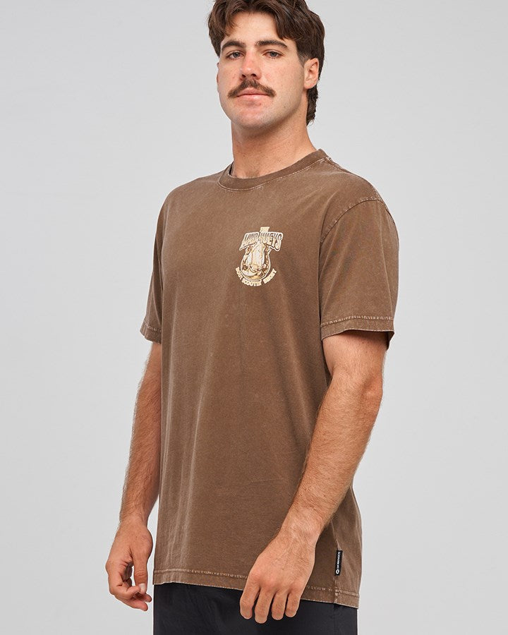 The Mad Hueys SCOOTIN SHOEY | SS TEE