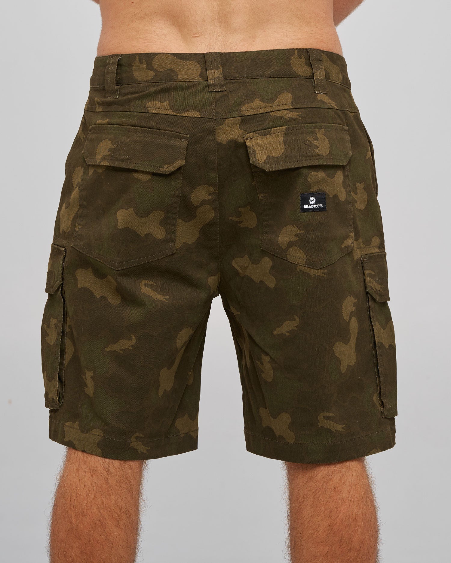 The Mad Hueys SNAGGED CAMO | 20" CARGO SHORT