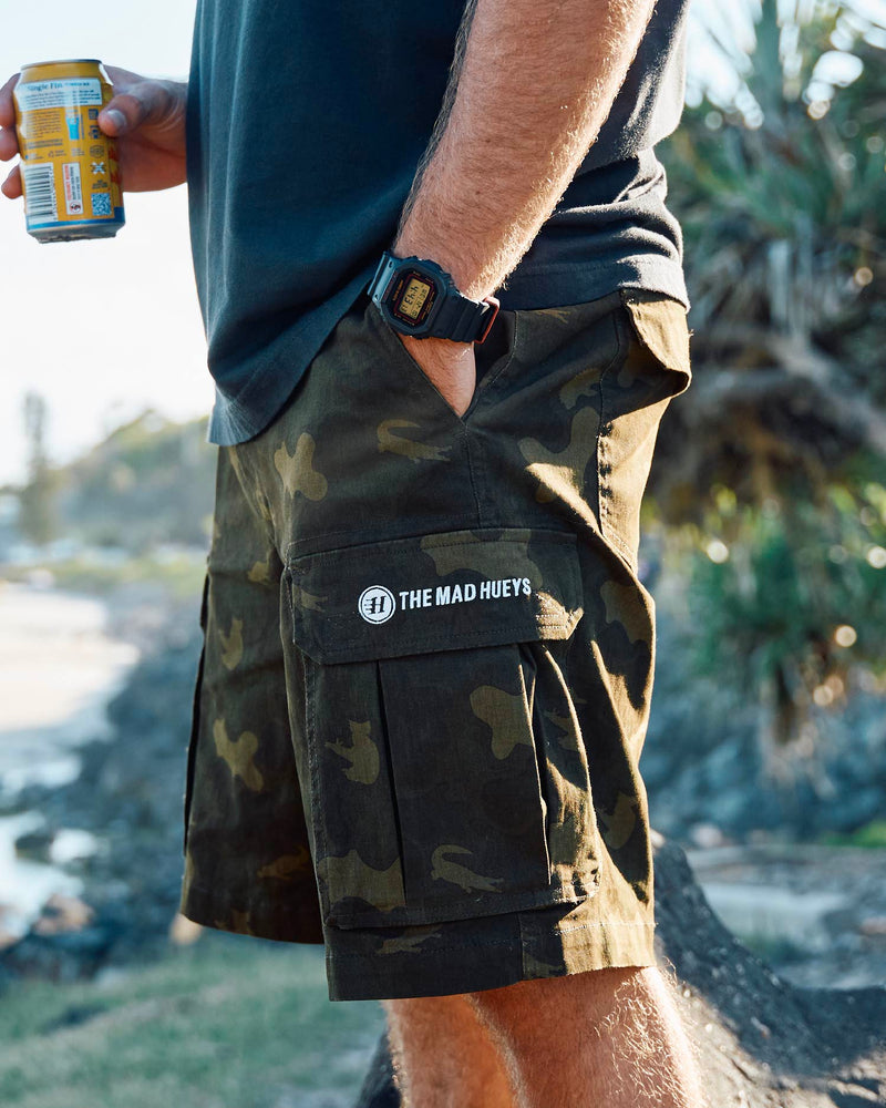 The Mad Hueys SNAGGED CAMO | 20" CARGO SHORT