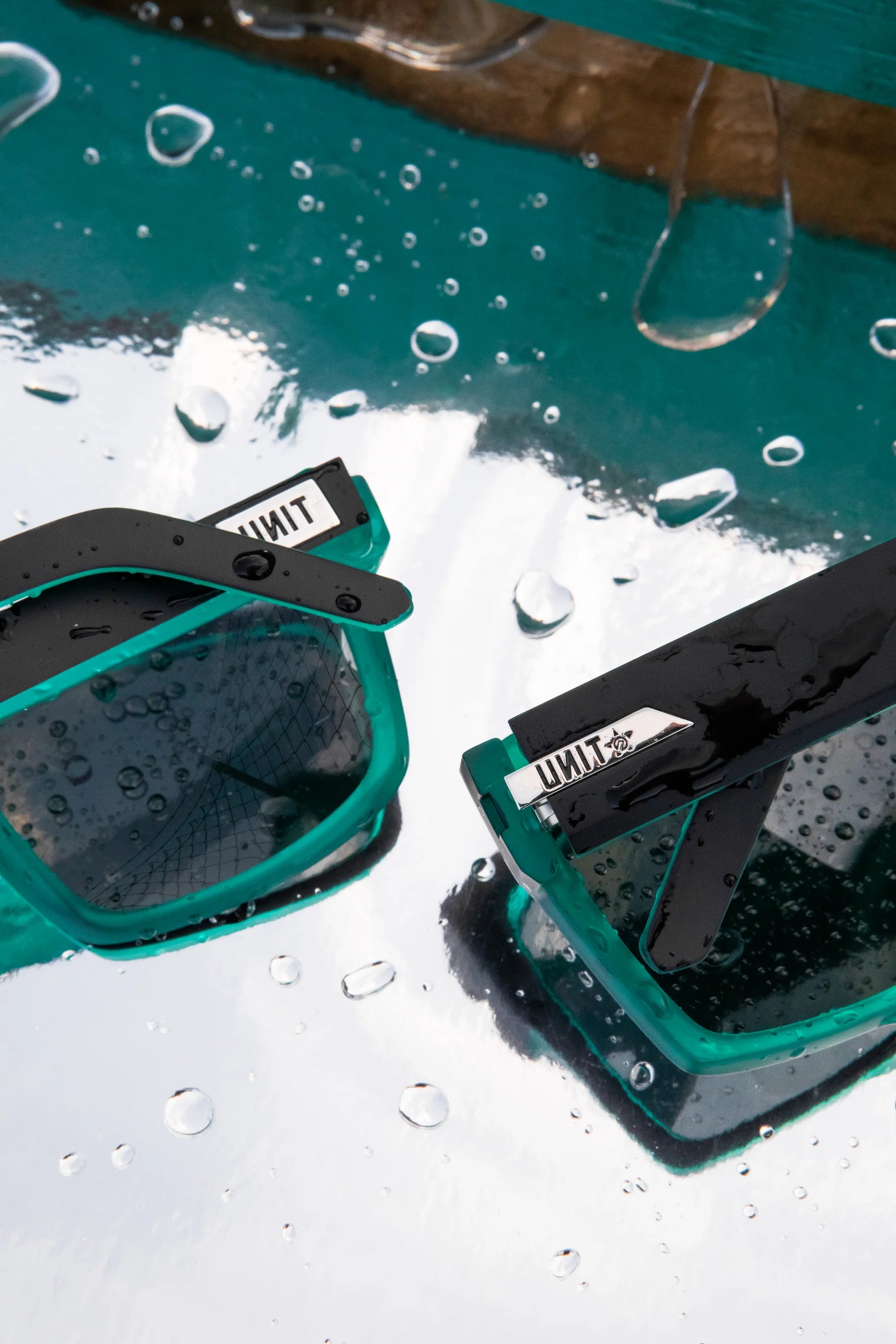Unit Sunglasses Command - Matte Black Teal Polarised