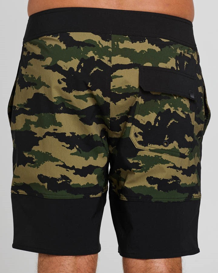 The Mad Hueys Palm Paradise Boardshort 19"