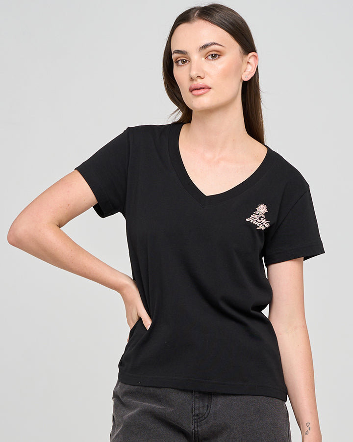 The Mad Hueys BEE ANCHOR | WOMENS V NECK TEE