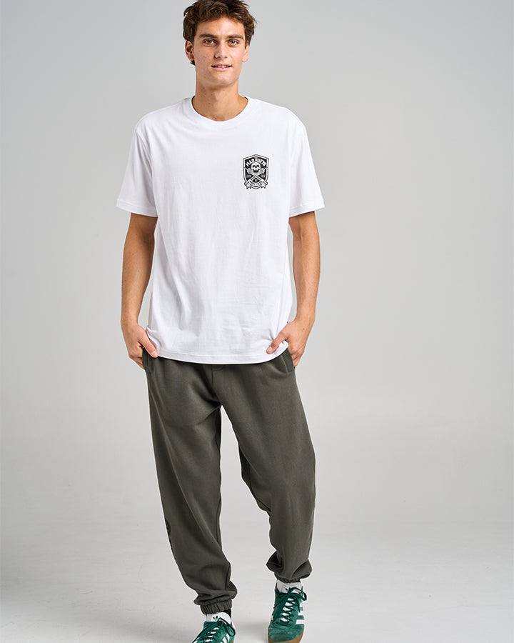 The Mad Hueys AHOY FKRS SHIELD | SS TEE