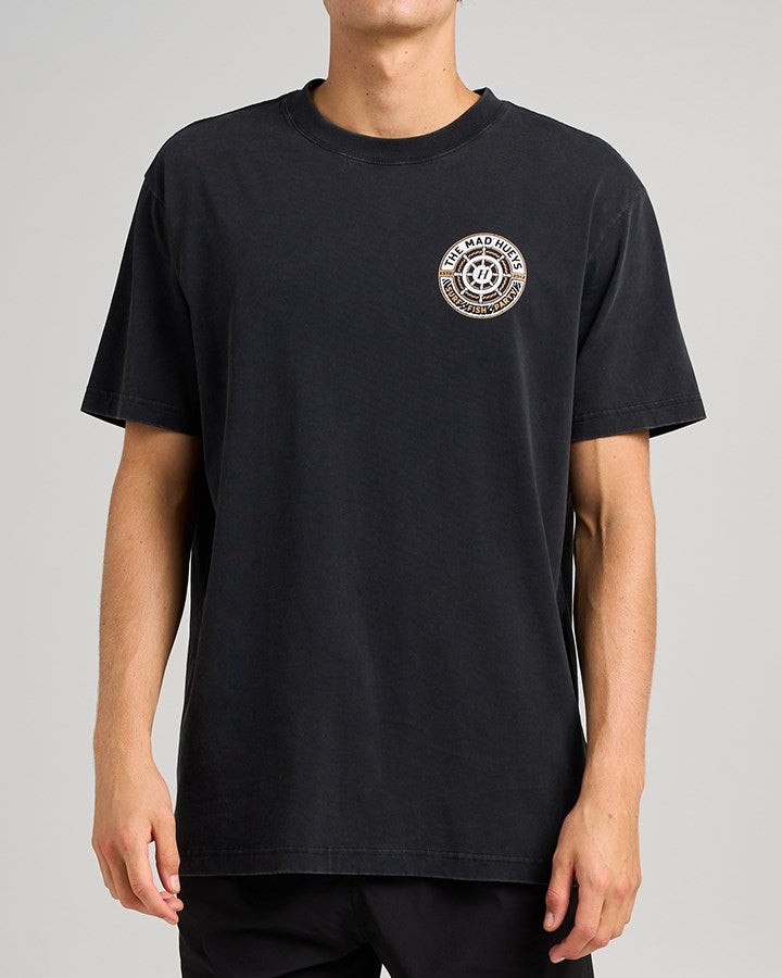 The Mad Hueys HUEYS SHIP WHEEL | SS TEE