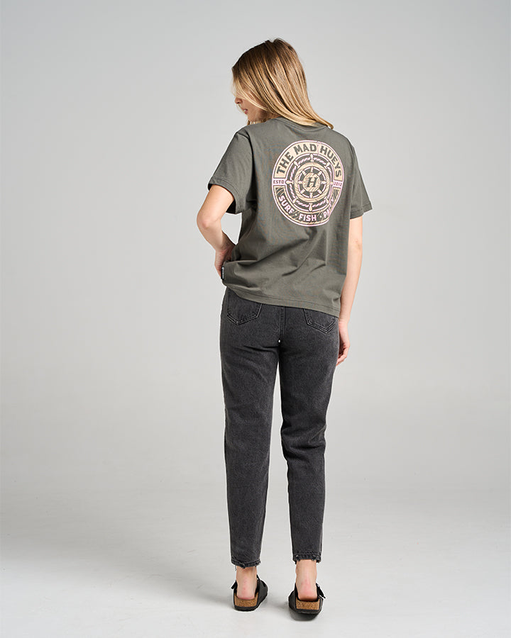 The Mad Hueys HUEYS SHIP WHEEL | WOMENS SS TEE