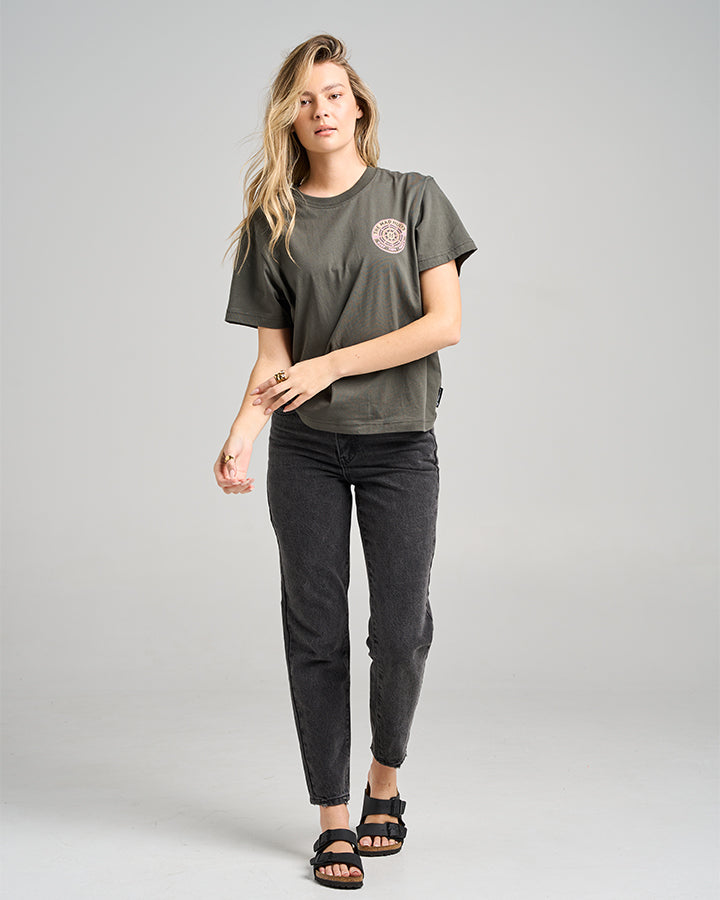 The Mad Hueys HUEYS SHIP WHEEL | WOMENS SS TEE