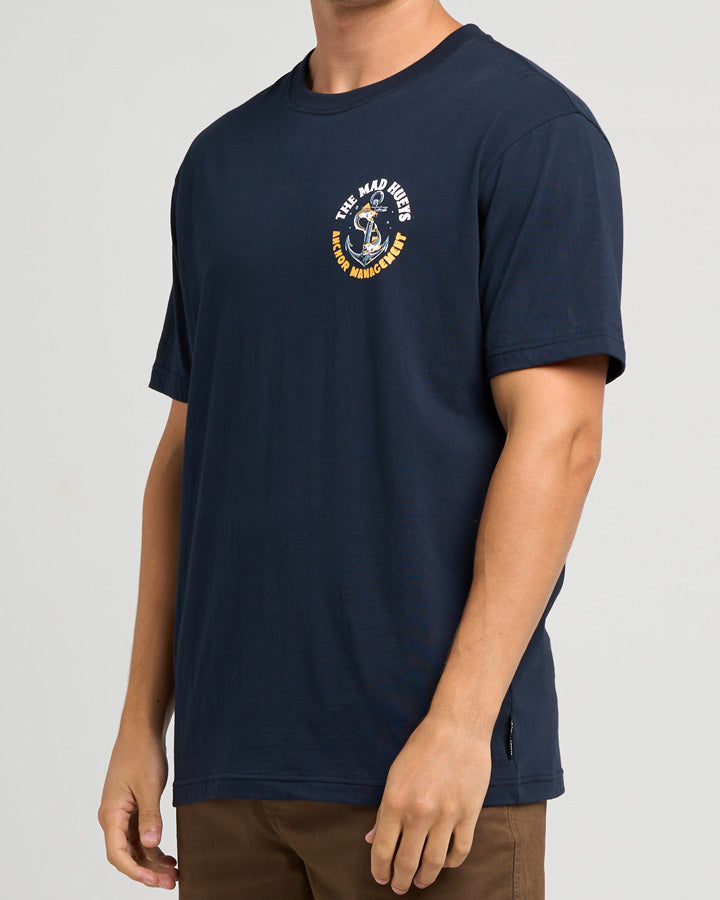 THE MAD HUEYS ANCHOR MANAGEMENT | SS TEE