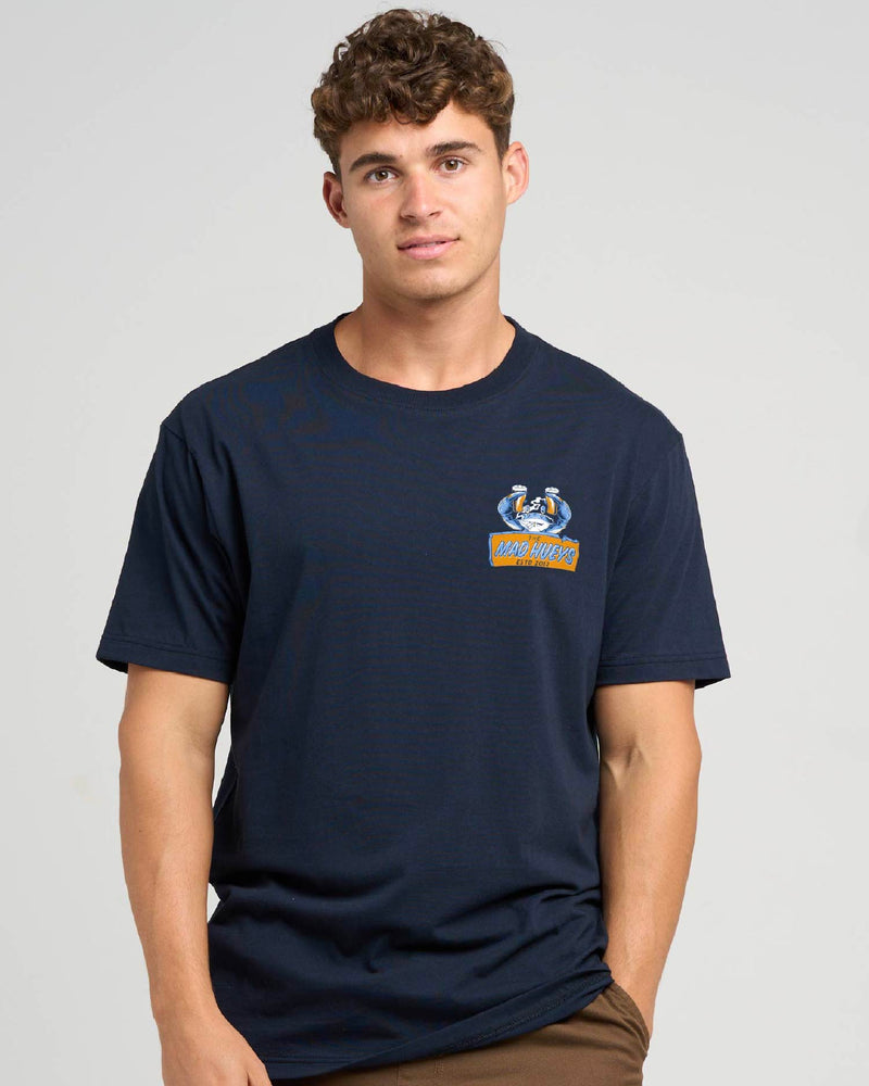 THE MAD HUEYS CRABBING A BEER | SS TEE