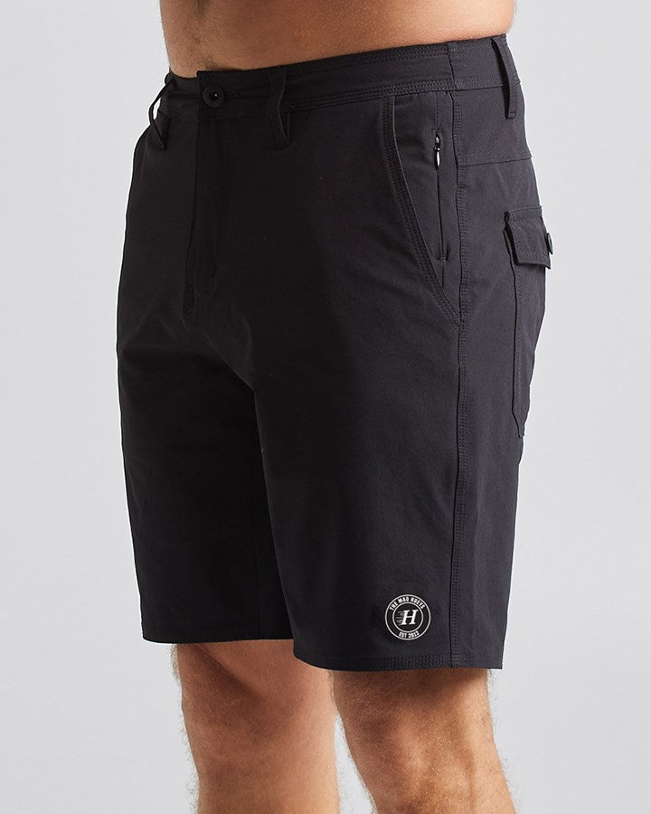 The Mad Hueys Hueys Life Hybrid Short 19"
