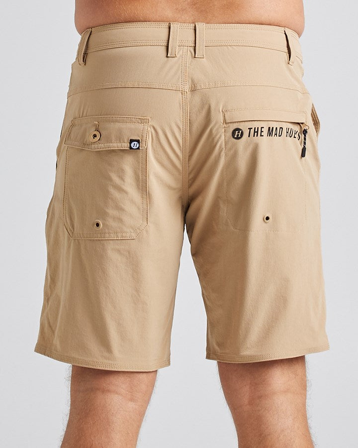 The Mad Hueys Hueys Life Hybrid Short 19"