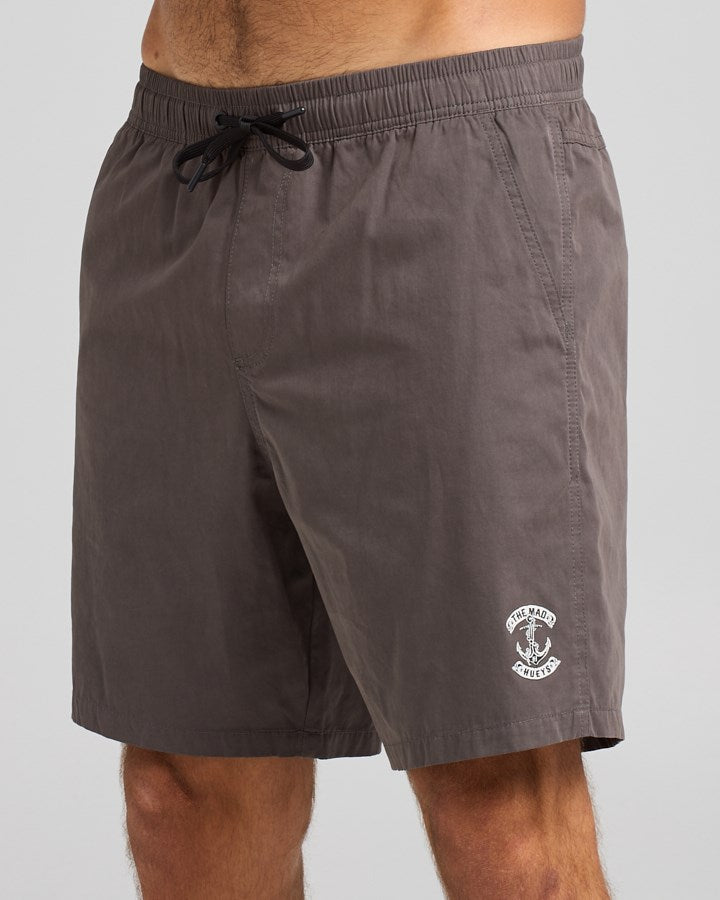 The Mad Hueys SKULL ANCHOR | 18" VOLLEY SHORT