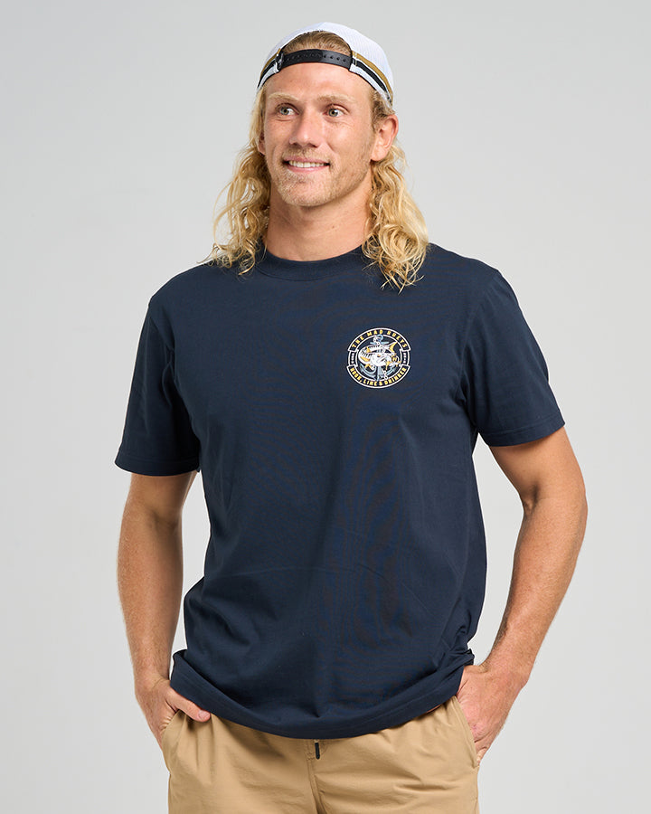 The Mad Hueys HOOKED CUDA | SS TEE