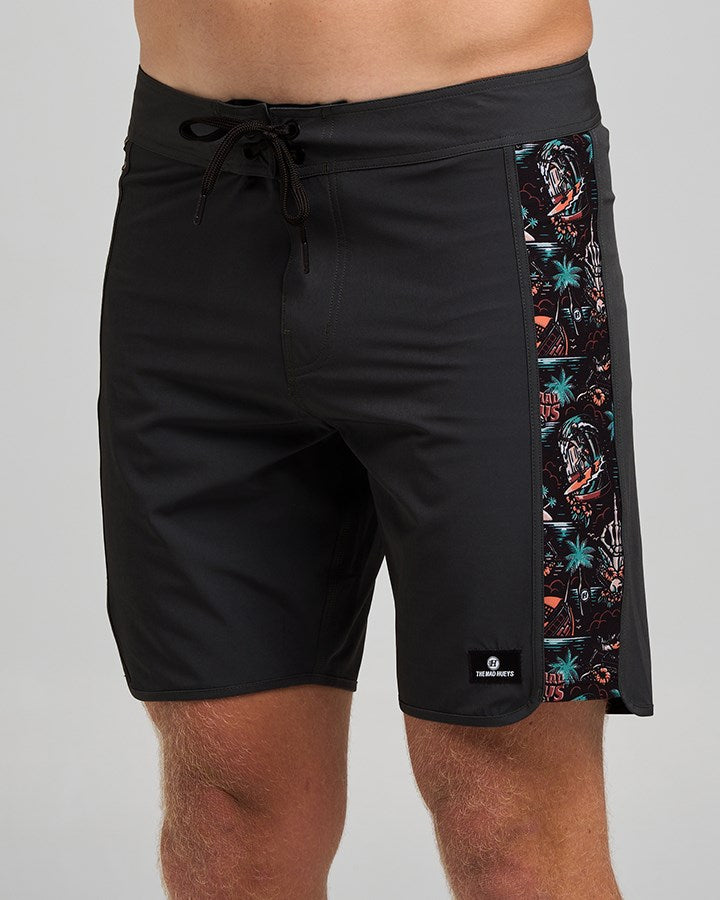 The Mad Hueys SHE'LL BE RIGHT | 18" BOARDSHORT
