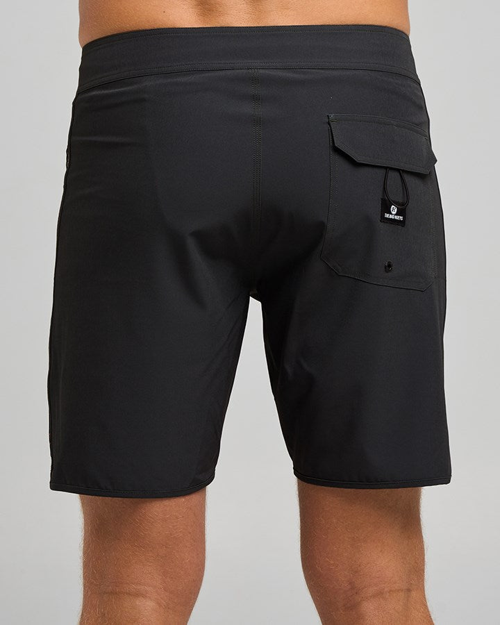 The Mad Hueys SHE'LL BE RIGHT | 18" BOARDSHORT