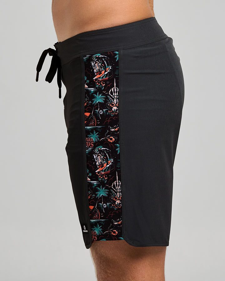 The Mad Hueys SHE'LL BE RIGHT | 18" BOARDSHORT