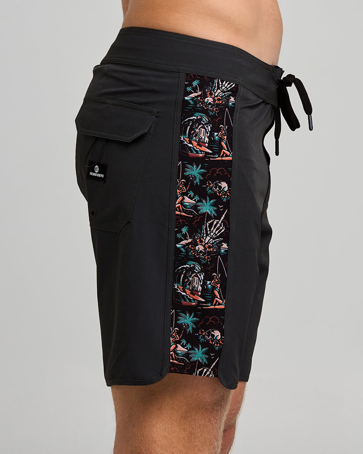 The Mad Hueys SHE'LL BE RIGHT | 18" BOARDSHORT