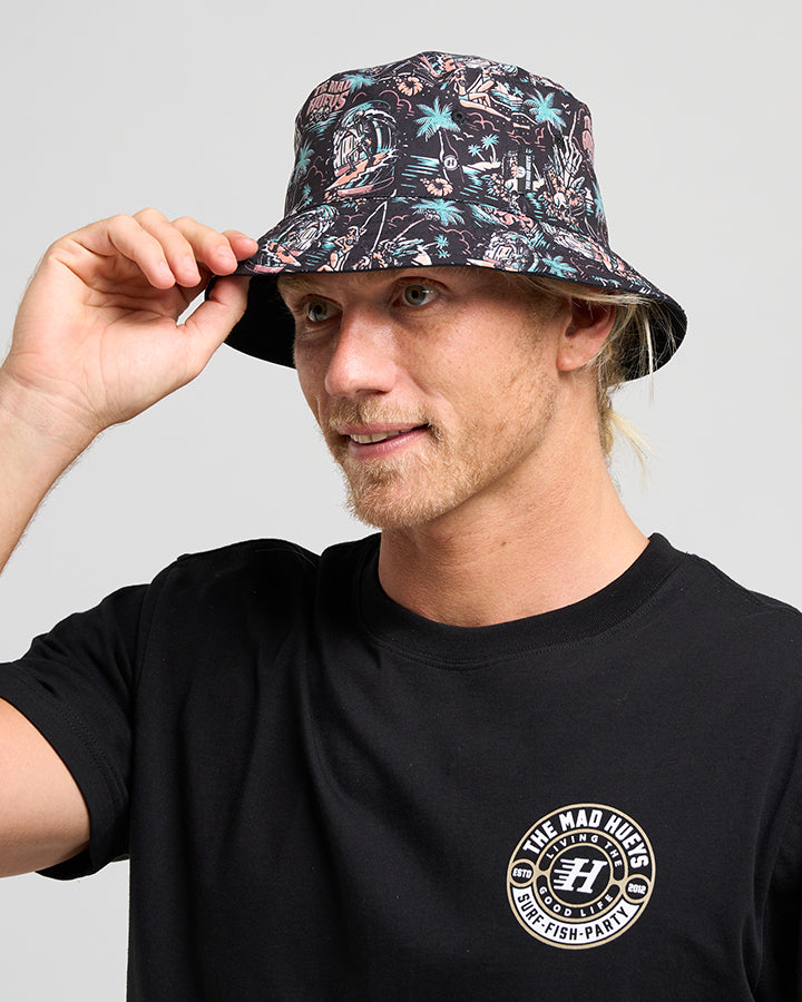 The Mad Hueys SHE'LL BE RIGHT | REVERSIBLE BUCKET HAT