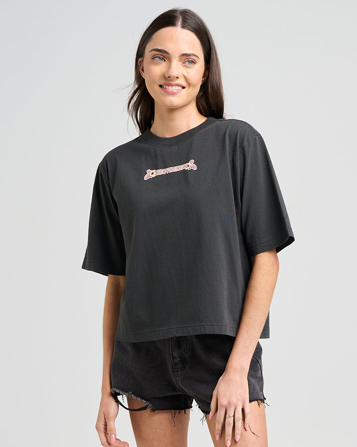 The Mad Hueys MAKE NO BONES | WOMENS BOXY TEE