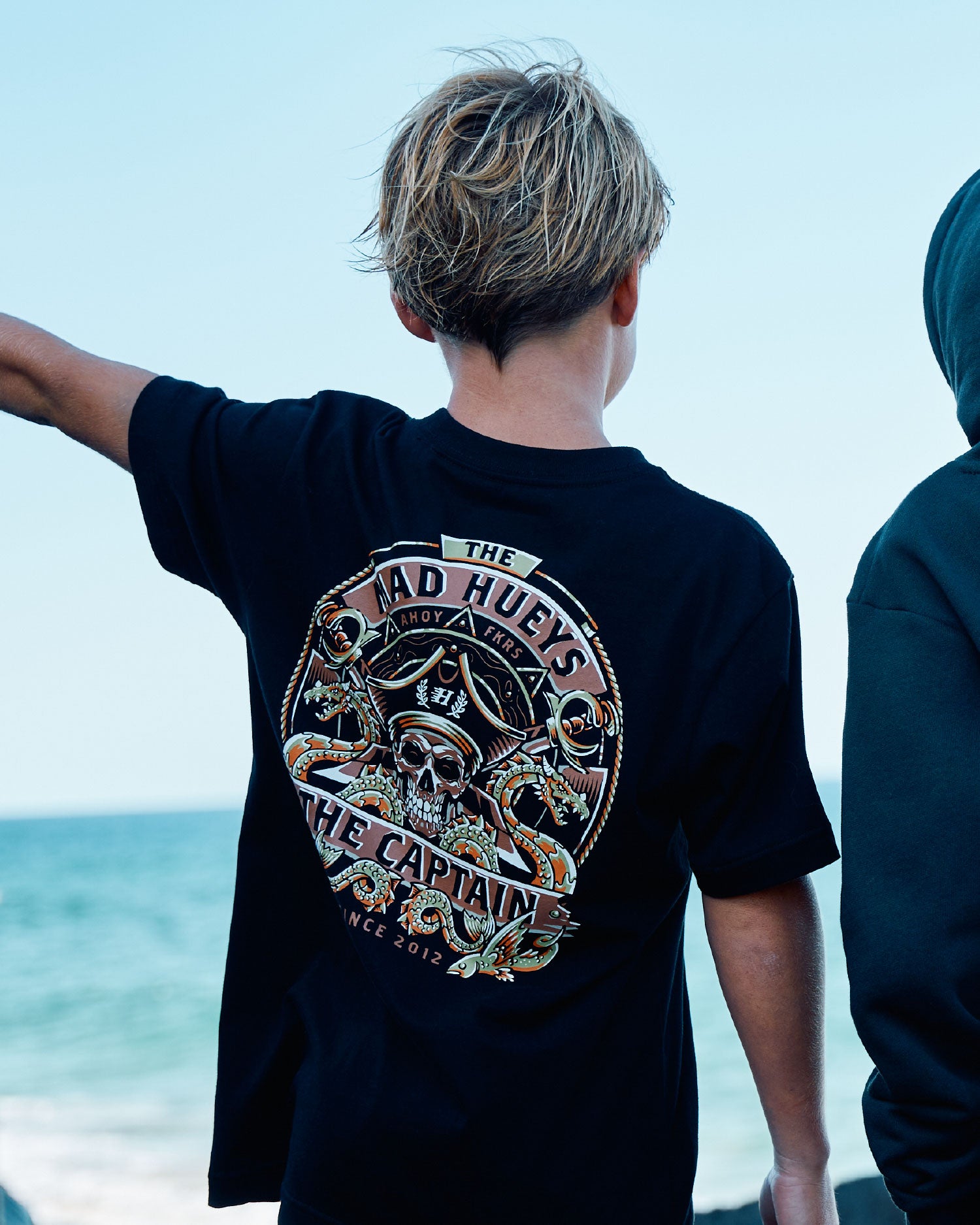 The Mad Hueys DRAGON CAPTAIN | YOUTH SS TEE