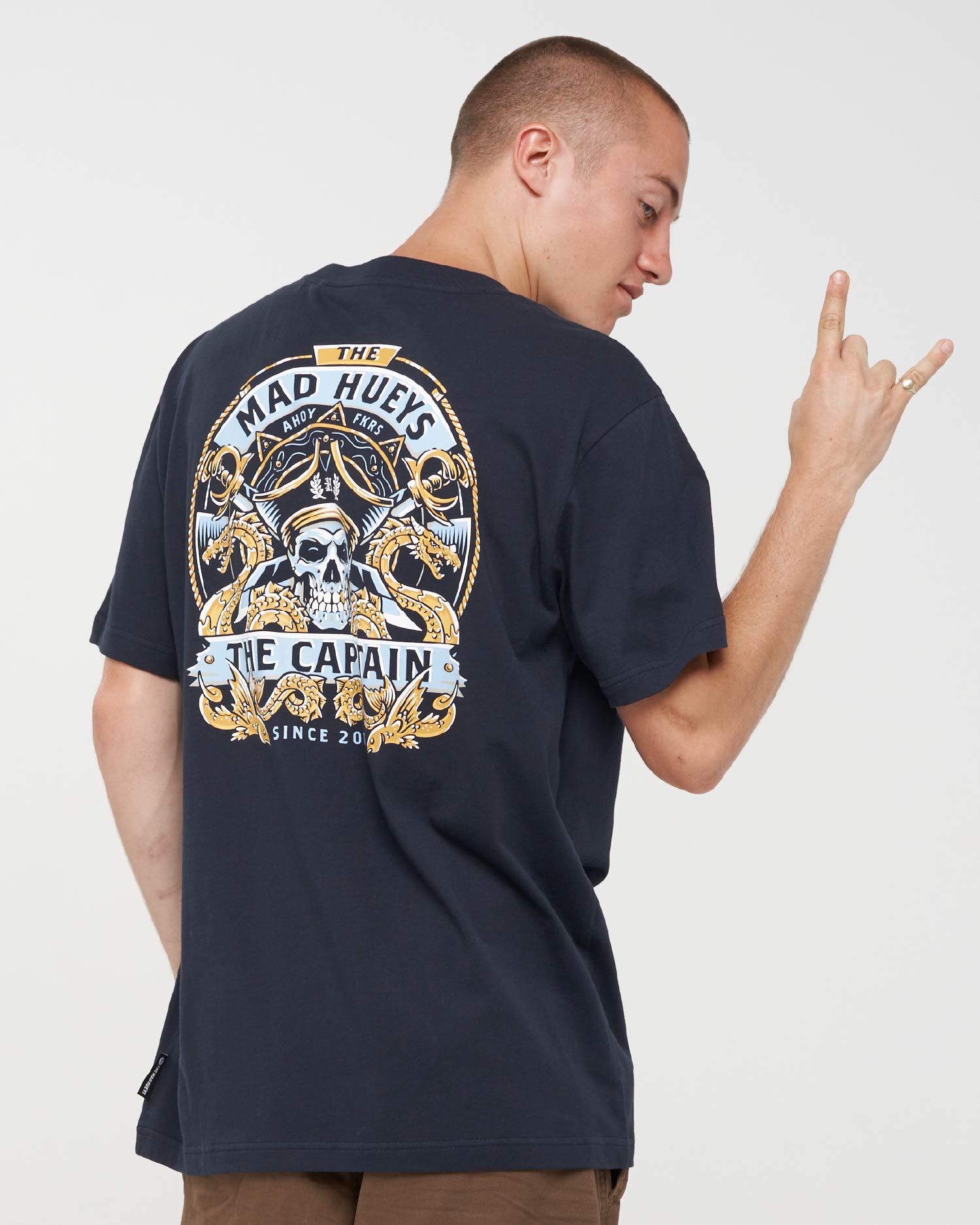 The Mad Hueys DRAGON CAPTAIN | SS TEE