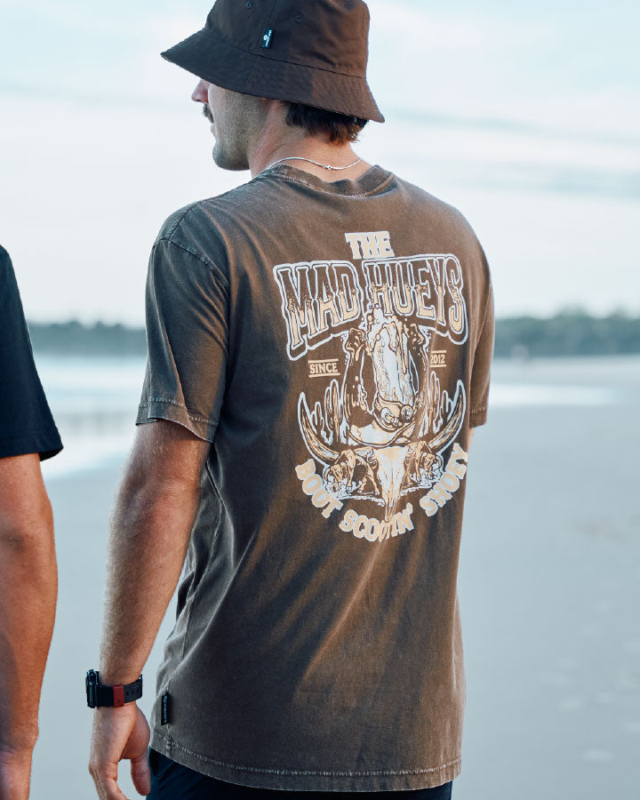 The Mad Hueys SCOOTIN SHOEY | SS TEE