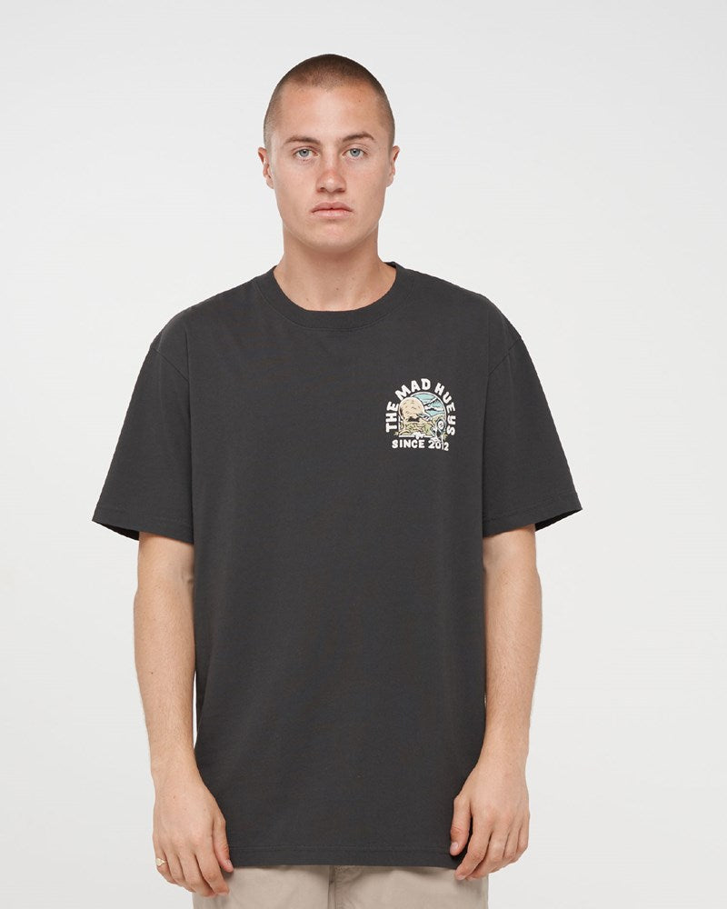 The Mad Hueys KIWI SPIKED | SS TEE