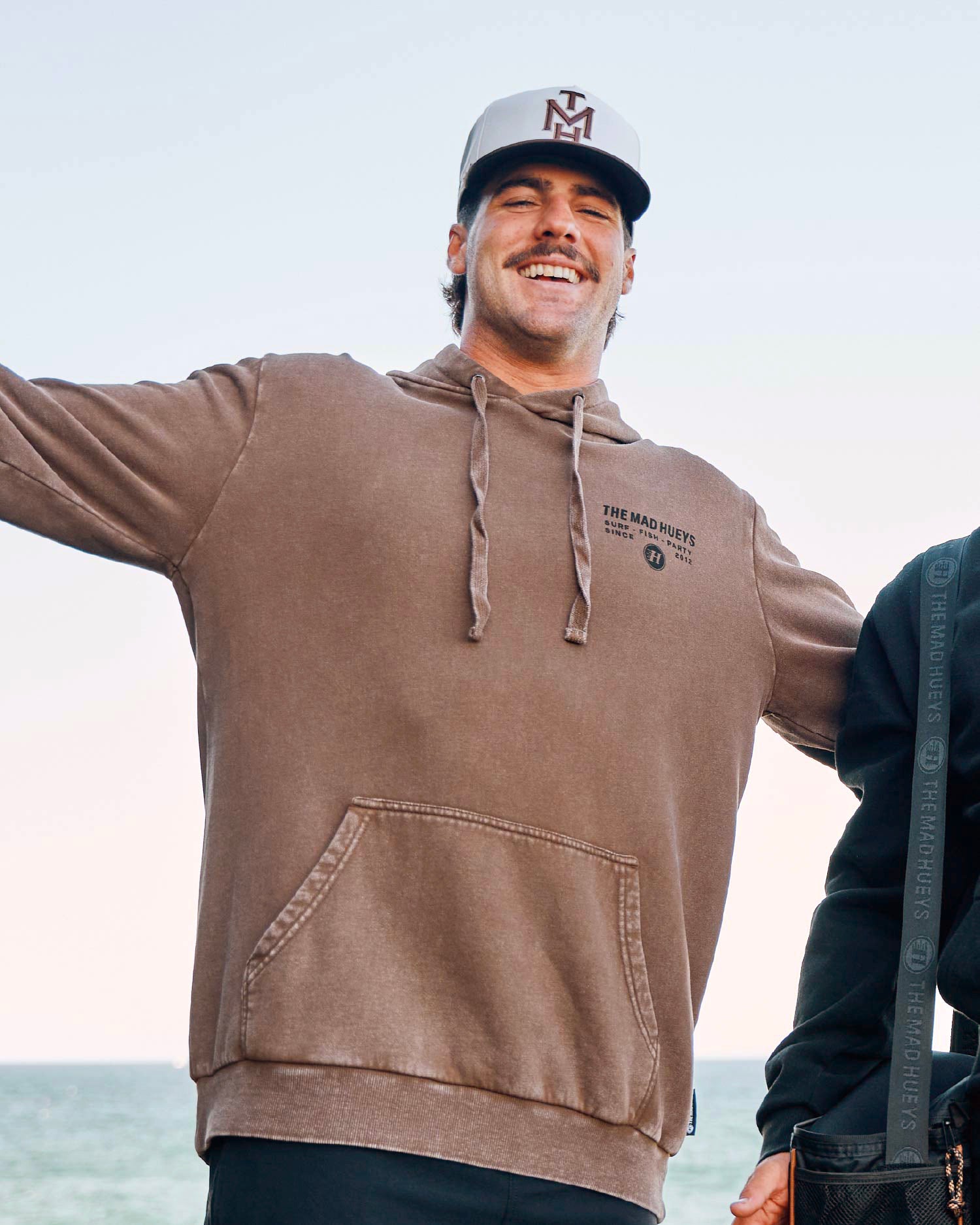 The Mad Hueys HUEYS LETTER | HOODED PULLOVER
