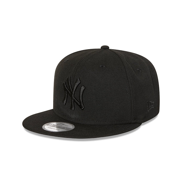 New Era New York Yankees Black on Black 9FIFTY Snapback